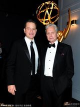 组图：马特达蒙携手道格拉斯亮相颁奖