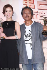 组图：李娅莎获台语女歌手奖 大哭感谢观音菩萨