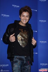 组图：吴克群自创潮牌获张韶涵到场支持