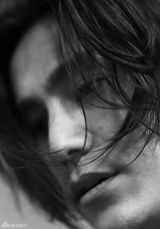 组图：陈坤《精品》释放真我魅惑慵懒