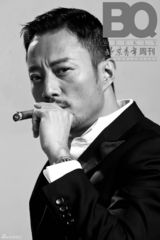 组图：张涵予新摄杂志封面 刚毅神情展现倔犟