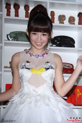 组图：郭书瑶性感天鹅装亮相大秀美腿