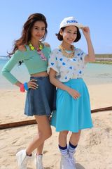 组图：冲绳沙滩秀少女卖萌扮可爱 谐星卖力搞怪