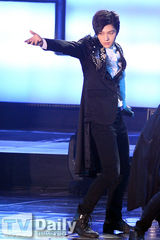 组图：INFINITE开安可演唱会 展现绚丽舞台