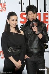 高清图：徐静蕾牵手黄立行 《杜拉拉》未映先拿奖