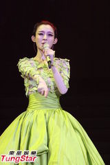 组图：范玮琪开唱黑人爱相随 张柏芝现身做嘉宾