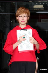 组图：容祖儿睽违11年台北开唱 一身大红烧乌龟