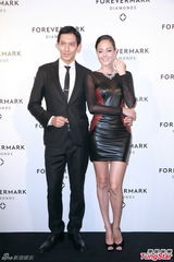 组图：陈豪默认知胎儿性别 Lisa.s黑裙亮相活动