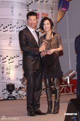 高清图：张智霖等齐聚音乐汇展颁奖 容祖儿夺九奖