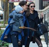 组图：米兰达助阵前夫歌舞剧  小弗林挥剑自如