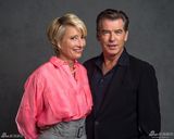 组图：《爱情重击》布鲁斯南汤普森玩暧昧