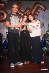 组图：SHE失落金曲奖仍庆功 Ella为Selina数度哽咽