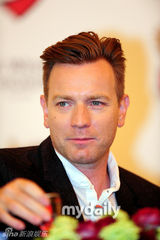 组图：英国男星伊万-麦格雷戈访韩出席新闻发布会