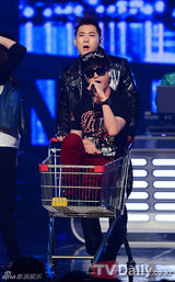 组图：泫雅孙丹菲《M 倒计时》热舞  李夏怡再夺冠