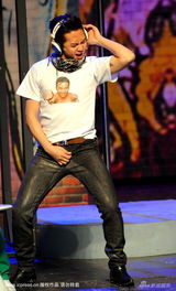 幻灯图集：邓超穿网袜大跳钢管舞 模仿杰克逊动作