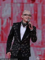 组图：央视春晚平安许艺娜阿普萨萨联唱