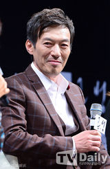 组图：韩片《共犯》发布 孙艺珍黑白打扮清纯