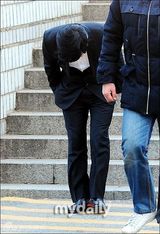 组图：Tony安等涉赌韩星出庭受审鞠躬认罪