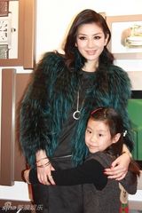 幻灯图集：黄奕结缘百年名表 演绎尊贵女人典范