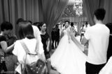 组图：何洁婚纱照花絮曝光 与赫子铭甜蜜互动