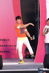 幻灯组图：飞轮海邀请粉丝共同宣传台湾观光