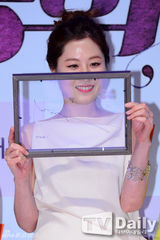 组图：严正花宣传《官能的法则》畅谈婚恋话题