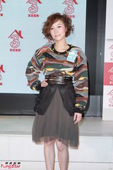 组图：容祖儿自封浴室歌后 罗力威力挺古巨基