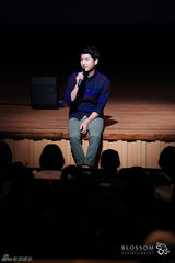 组图：宋仲基入伍前办粉丝会 赵寅成意外登场