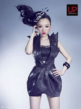 组图：新声代歌手熊子锐时尚摩登写真首发