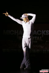 组图：《不朽传奇》台北巡演 重现迈克尔杰克逊