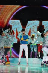 高清图：李宇春个唱成催泪弹 谢霆锋重弹吉他落泪