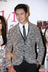 组图：卓文萱张雁名被传假戏真做大方认爱