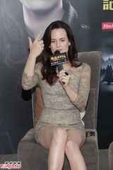 组图：Elizabeth Reaser走光 香港宣传新片颇亲民