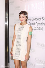 幻灯图：古天乐喜爱性感美唇 谢婷婷不知嫂子已出院