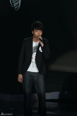 幻灯组图：快男突围赛第五场 “回锅肉”惊险晋级