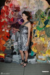 高清组图：蒙嘉慧怒对偷拍者 直言艺人很可怜 