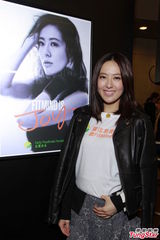 组图：梁咏琪豪乳老公称赞 林德信庆生松冈欠吻