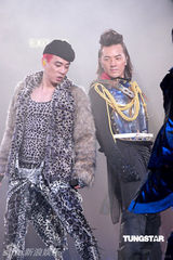 高清组图：郑伊健演唱会 舒淇登台与其热吻