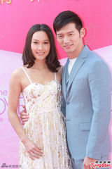 组图：钟嘉欣与延政勋合作电影 取昵称擦火花