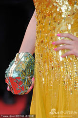 组图：杨幂陈廷嘉助阵《锈与骨》 单色礼服华美大方