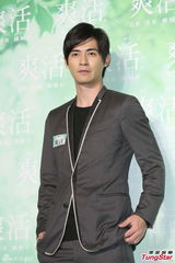 组图：周渝民食言MV男主角 陈妍希笑言下一张