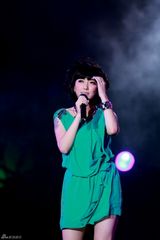 组图：碧海金沙派对火热开唱 2NE1压轴献唱