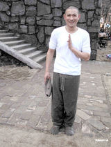 高清组图：刘德华自剪三千烦恼丝 半成品似癞痢头