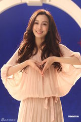 组图：范玮琪为公益歌曲拍摄MV 个唱邀吴佩慈站台