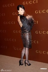 组图：郭富城出席时装展略显臃肿 刘嘉玲穿露背礼裙