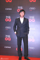 组图：秦昊帅气亮相GQ盛典 文艺气质尽显魅力