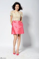 组图：乔红春日写真曝光 笑语嫣然展熟女气质