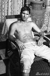 组图：梅西内裤写真曝光 半裸出镜大秀人鱼线