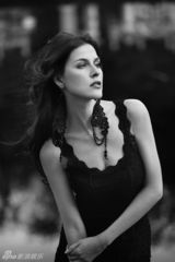 组图：超模Viktoriya写真半裸上阵 电眼迷人