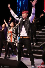 组图：高凌风之子彩排忆父落泪 前妻情绪崩溃